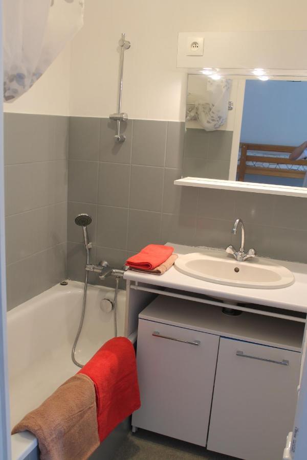 Studio Avec Parking Proche Plage Et Centre Apartment Royan Bagian luar foto